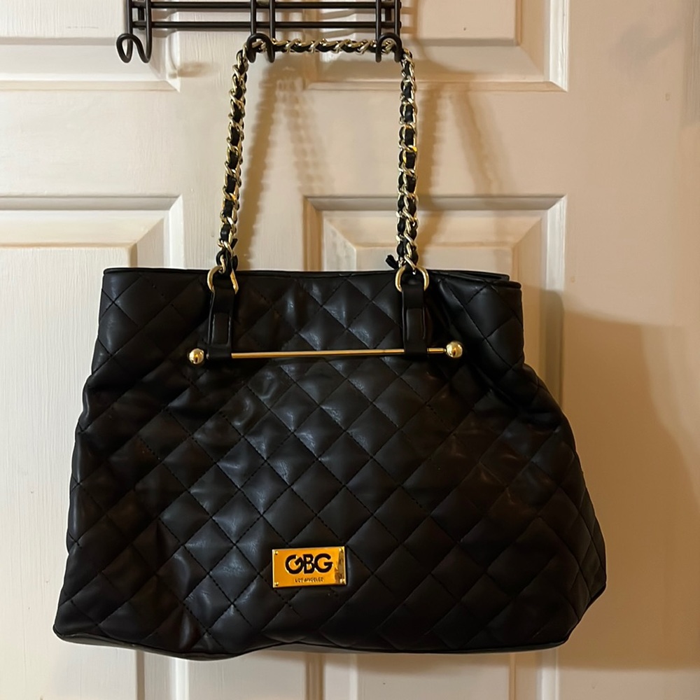 Guess purse with matching wallet.